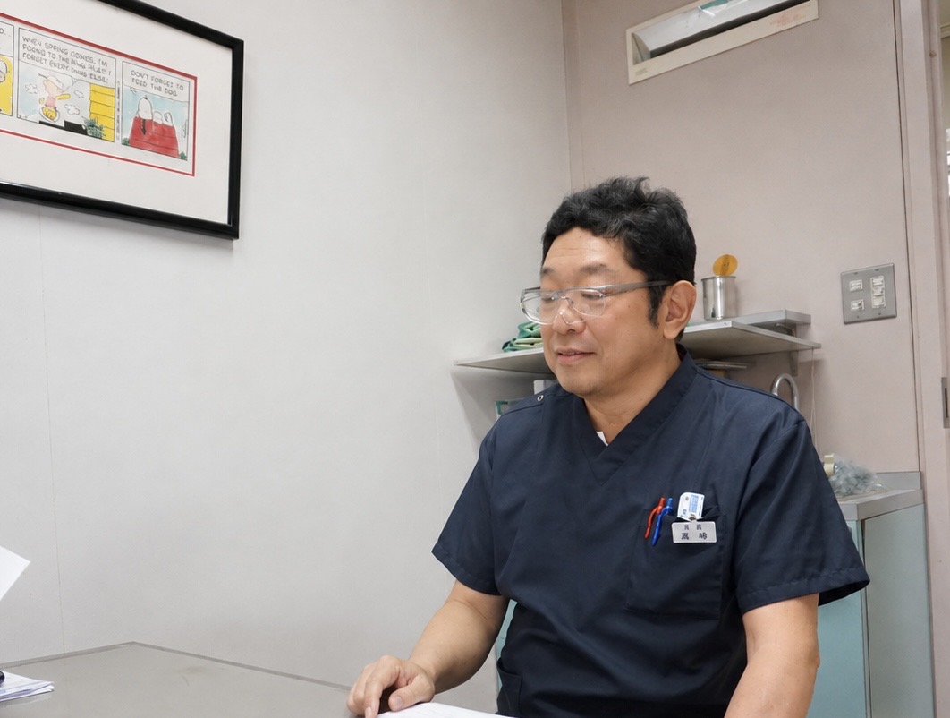 飼いさまへ説明する高崎院長